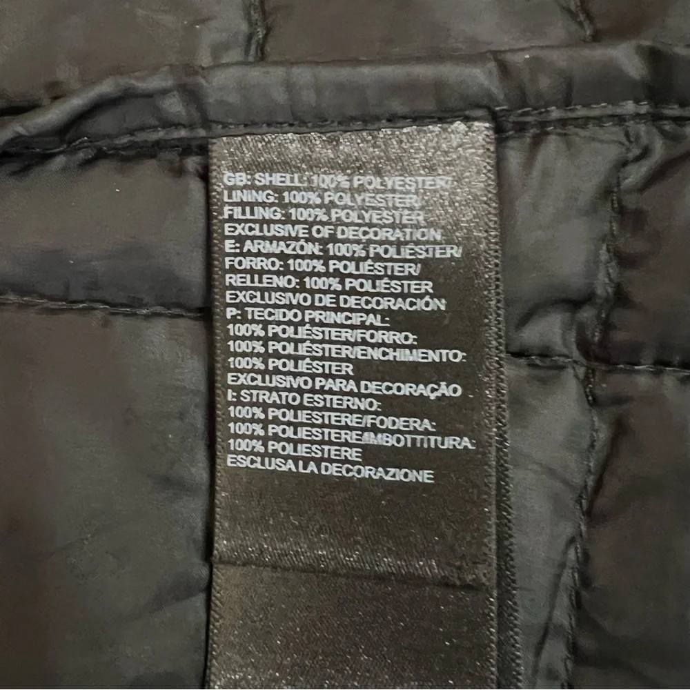 The North Face Thermoball Puffer Vest Womens M Black Quilted Outdoor Gorpcore - Picture 8 of 10